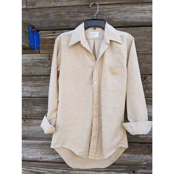 Career Club vintage butterfly collar button down shirt. In excellent condition. - Picture 2 of 8